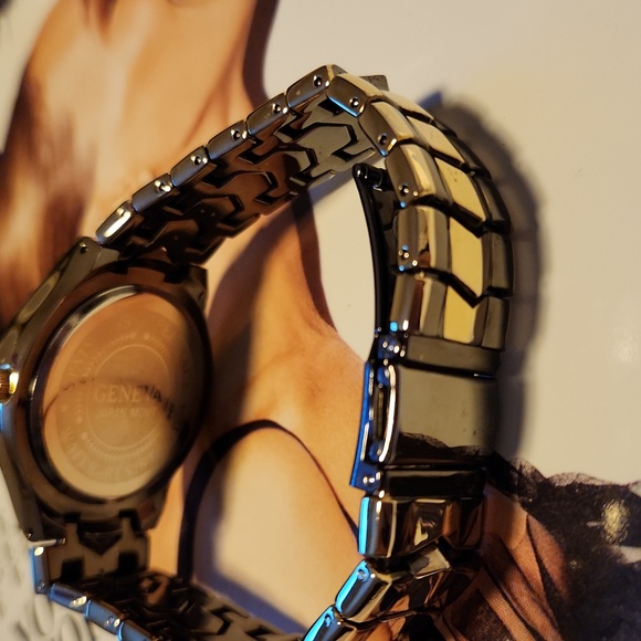 Geneva gold women's watch - Picture 6 of 12